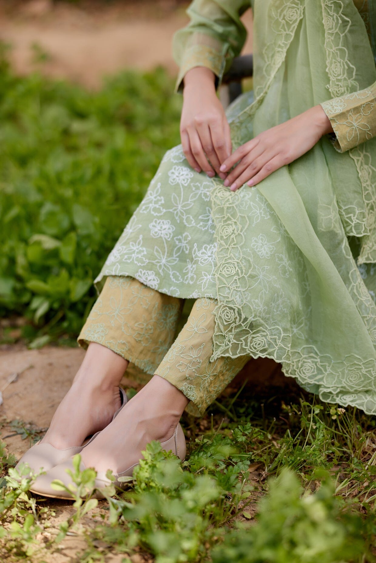 GREEN LADY'S MANTLE fields -set of 3(kurta, pant & dupatta) Naaz By Noor