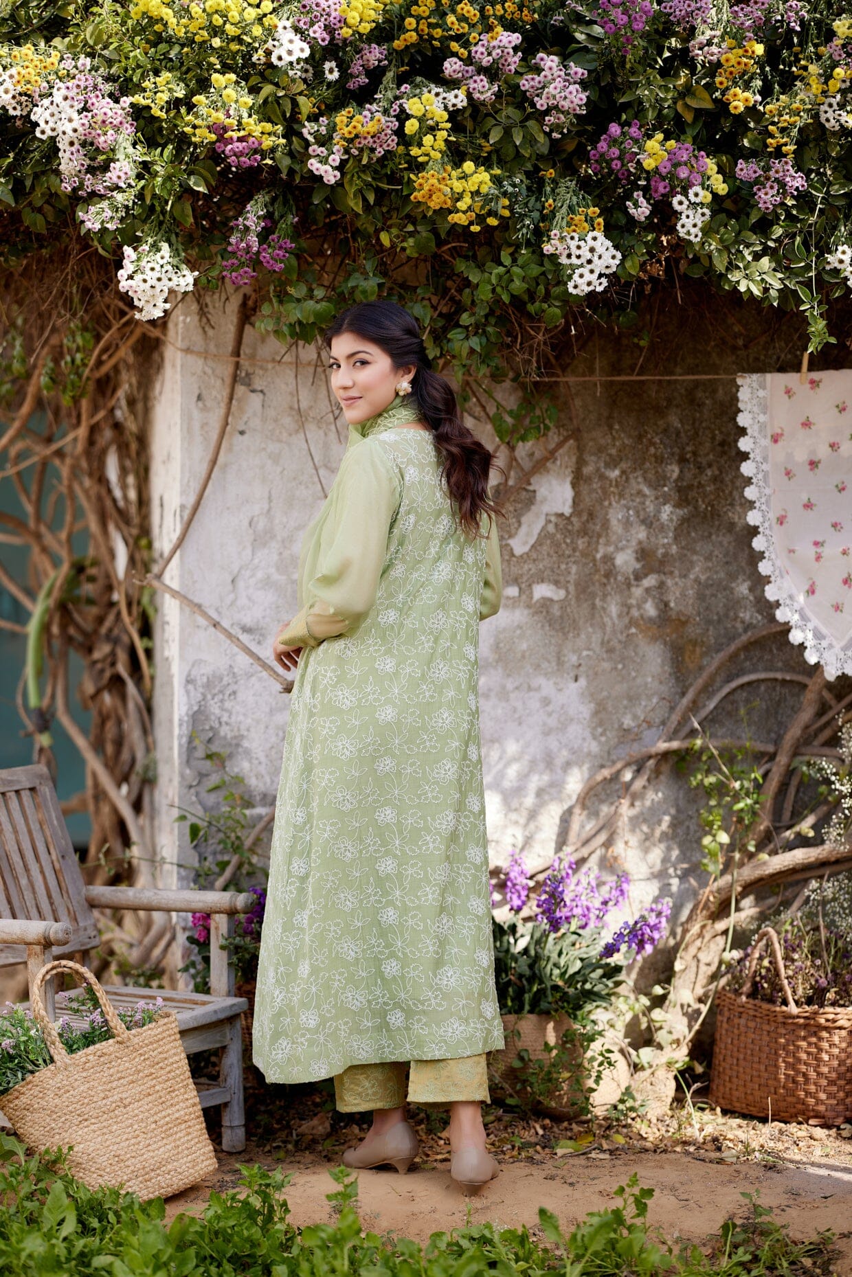 GREEN LADY'S MANTLE fields -set of 3(kurta, pant & dupatta) Naaz By Noor