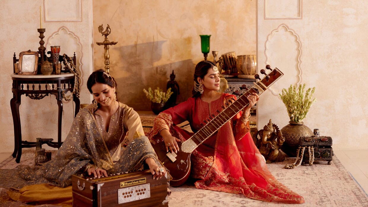 SURMAYI raag Nepali-set of 3 ( kurta, sharara & dupatta) Naaz By Noor