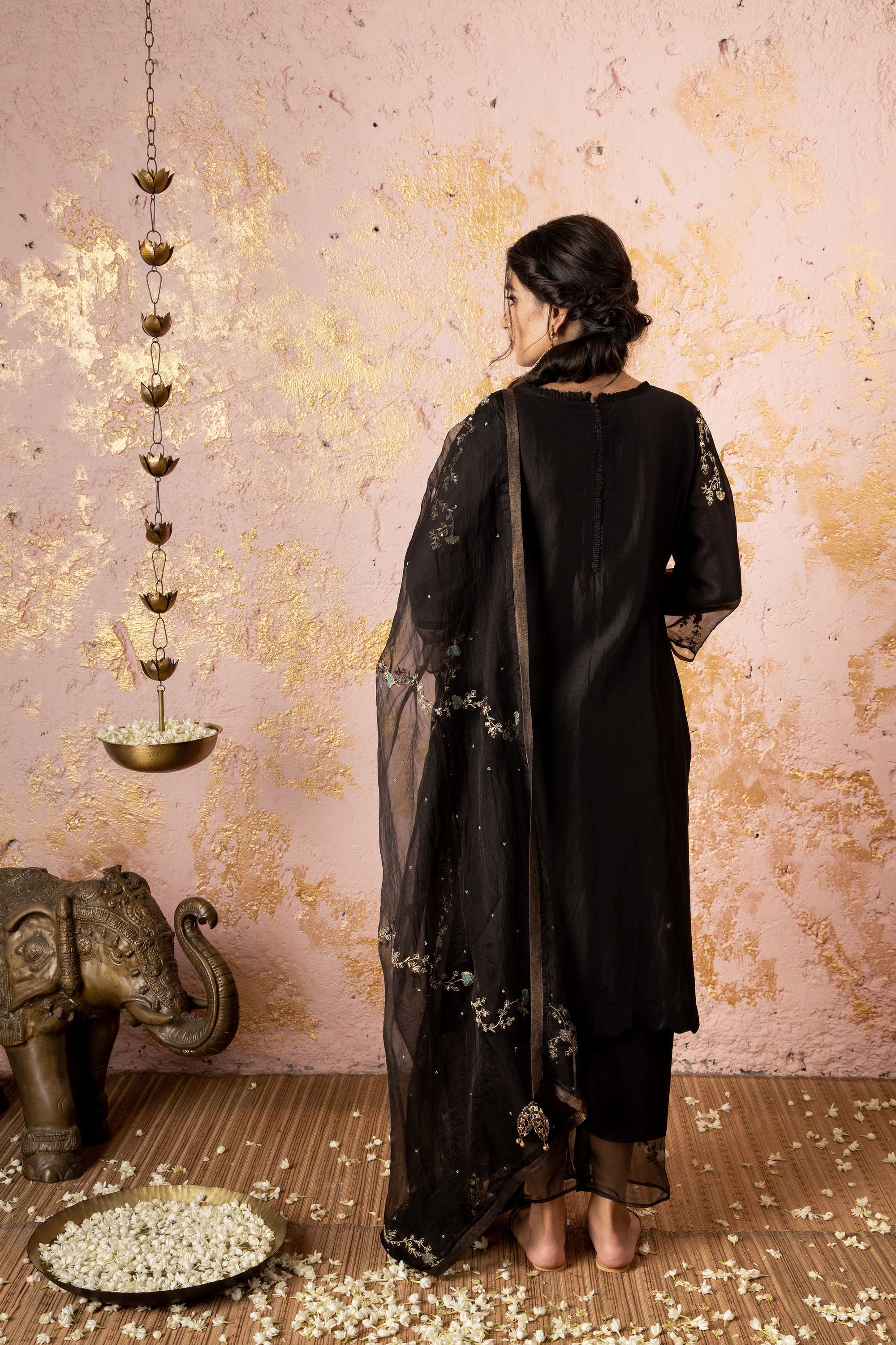 Black Straight KurtaSet With Organza Dupatta - Naaz By Noor