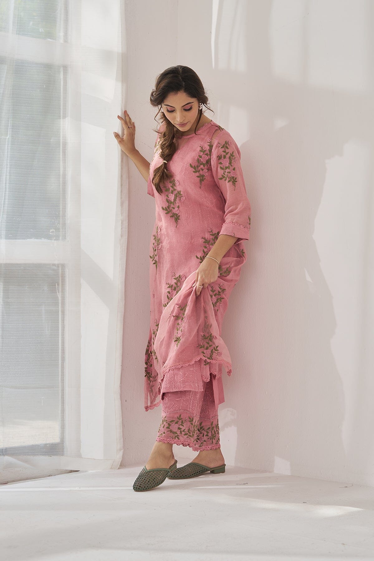 GULABSA BAANO-set of 3( kurta, pant & dupatta) Naaz By Noor