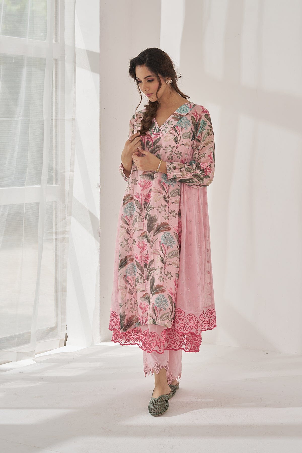 GULSHAN BAANO- set of 3(V-neck kurta, pant& dupatta) Naaz By Noor