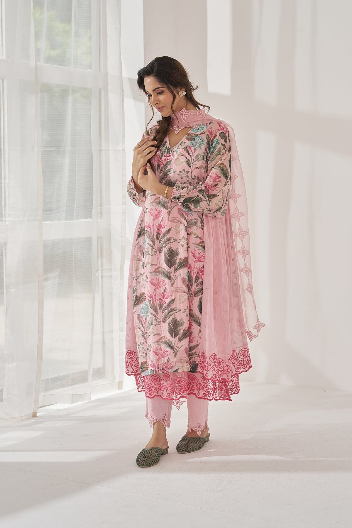 GULSHAN BAANO- set of 3(V-neck kurta, pant& dupatta) Naaz By Noor