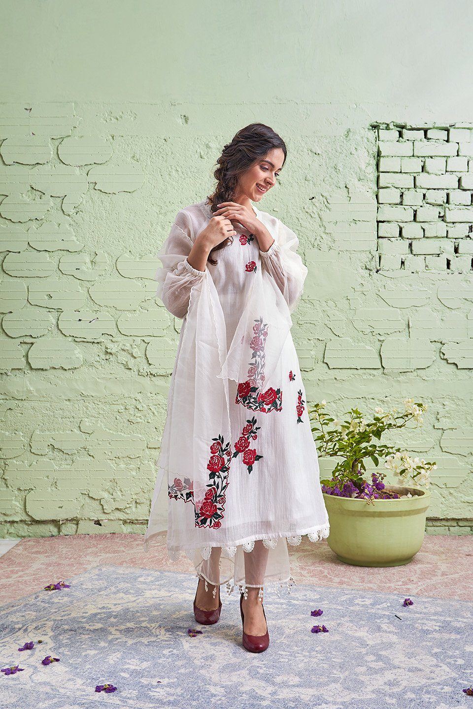 JAMUN ki tokri ( gori )- Set of 2- kurta & pant Naaz By Noor
