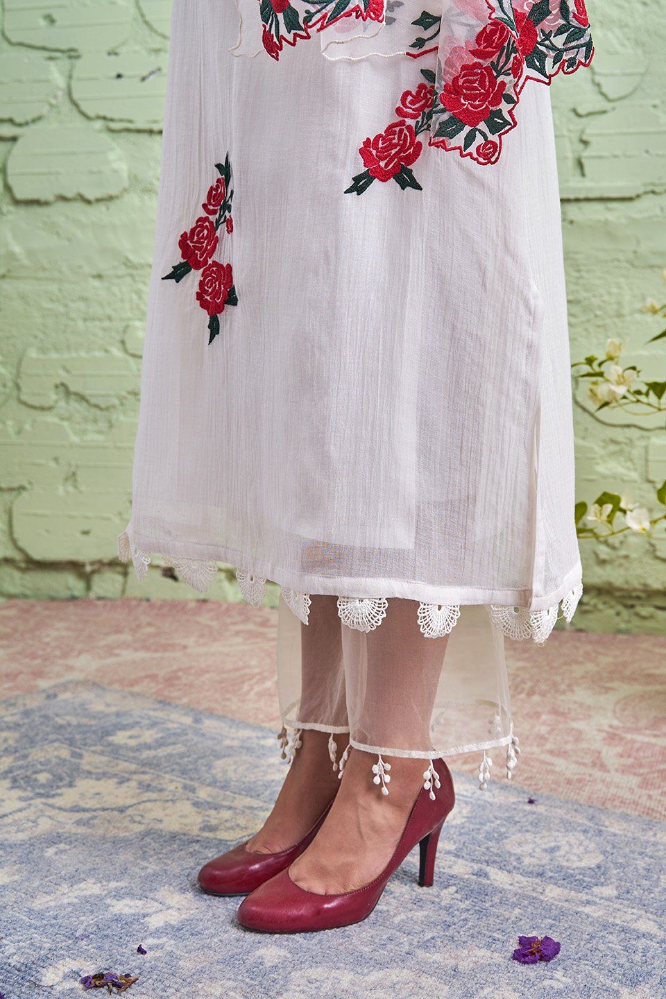 JAMUN ki tokri ( gori )- Set of 2- kurta & pant Naaz By Noor