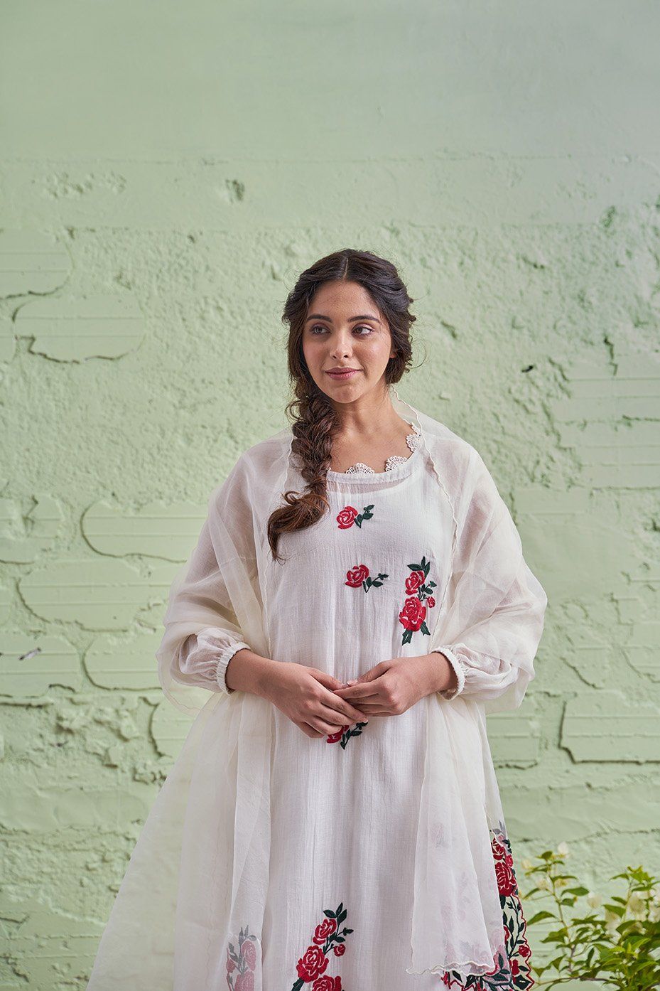 JAMUN ki tokri ( gori )- Set of 3- kurta , pant & dupatta Naaz By Noor