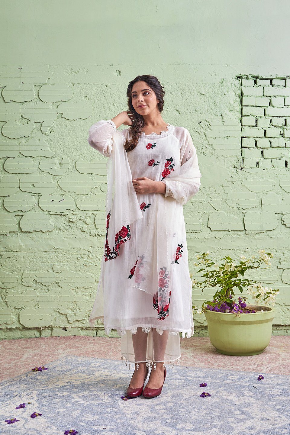 JAMUN ki tokri ( gori )- Set of 3- kurta , pant & dupatta Naaz By Noor