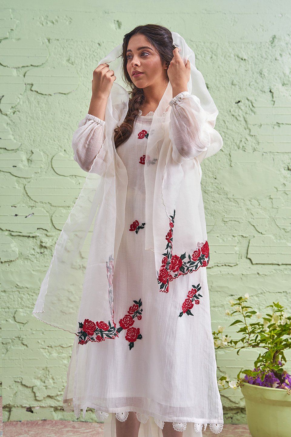 JAMUN ki tokri ( gori )- Set of 3- kurta , pant & dupatta Naaz By Noor