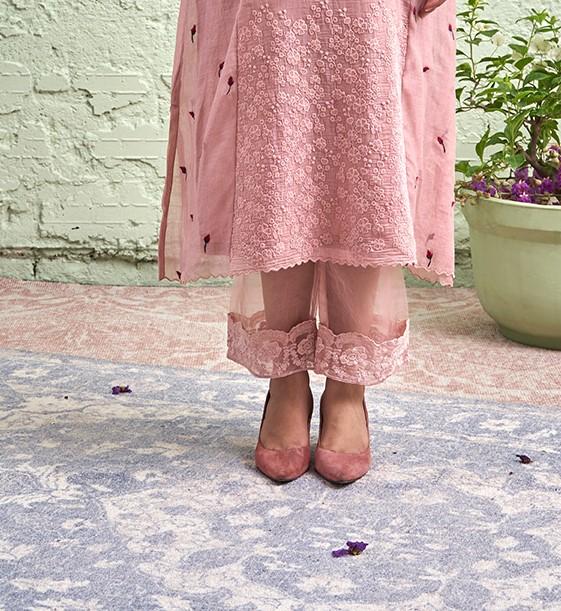 JAMUN ki tokri ( halki gulabi)- set of 2- kurta with embroidered buds & pant Naaz By Noor