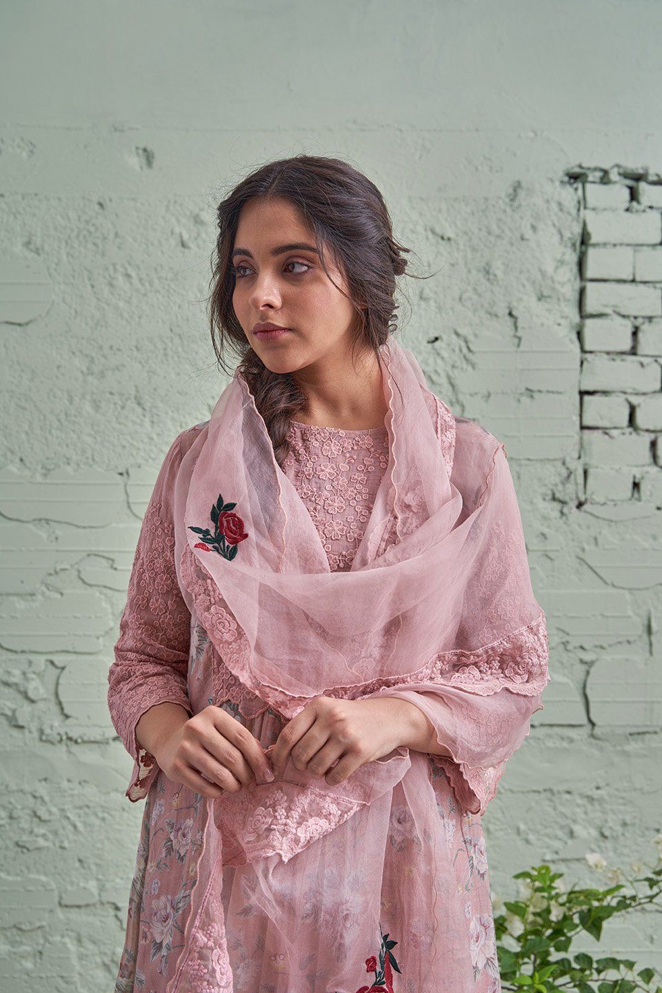 JAMUN ki tokri (halki gulabi)- set of 2- thread embroidered kurta & pant Naaz By Noor