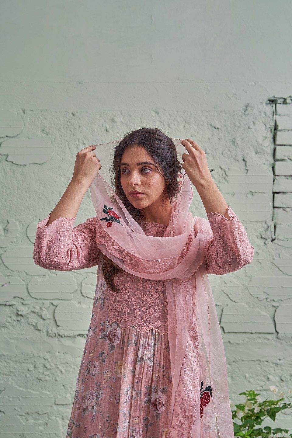 JAMUN ki tokri (halki gulabi)- set of 2- thread embroidered kurta & pant Naaz By Noor
