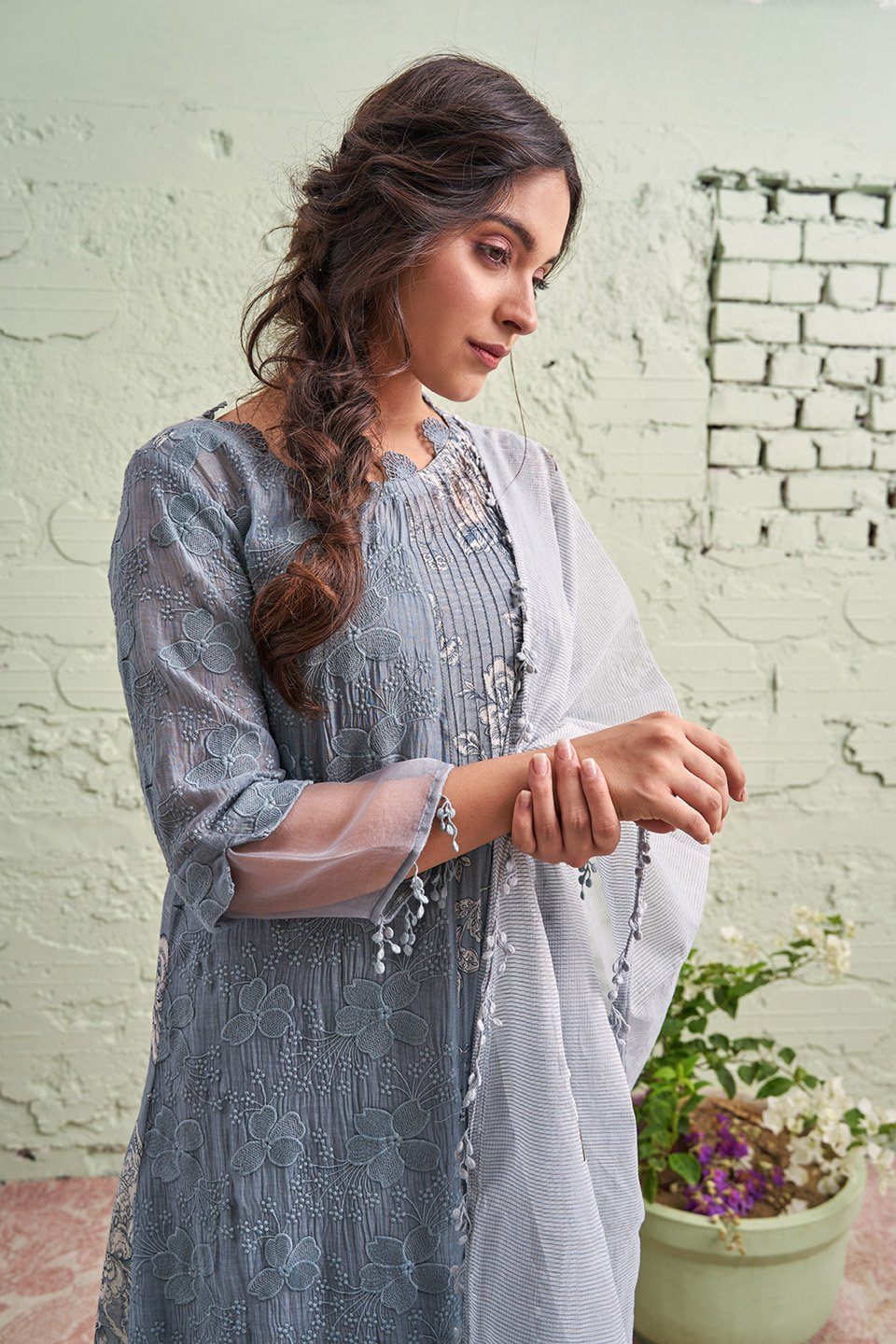 JAMUN ki tokri ( neela sa Sleti)- set of 3- kurta, pant & dupatta Naaz By Noor