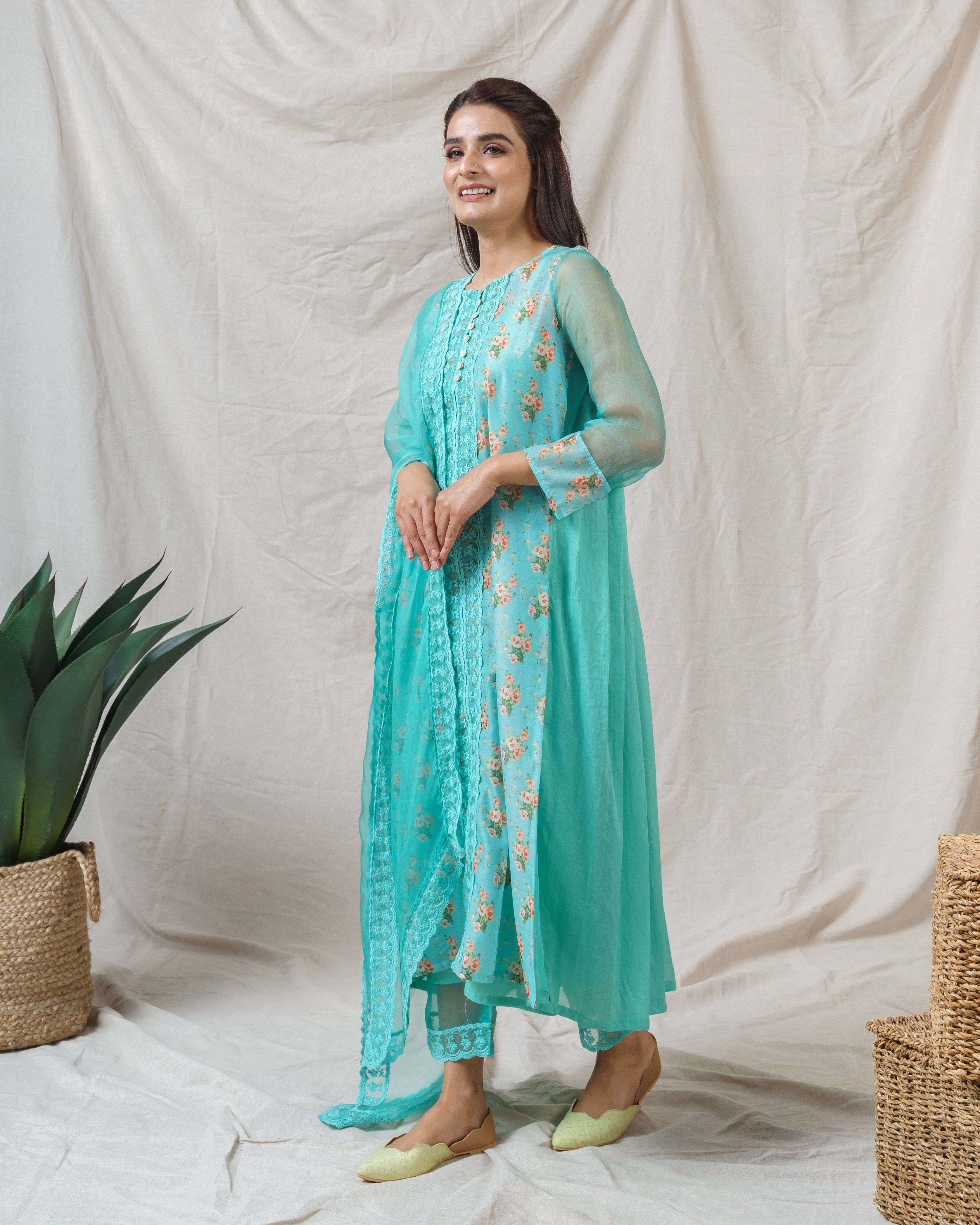 Paradise green ensemble- set of 3 ( kurta ,pant and dupatta) - Naaz By Noor