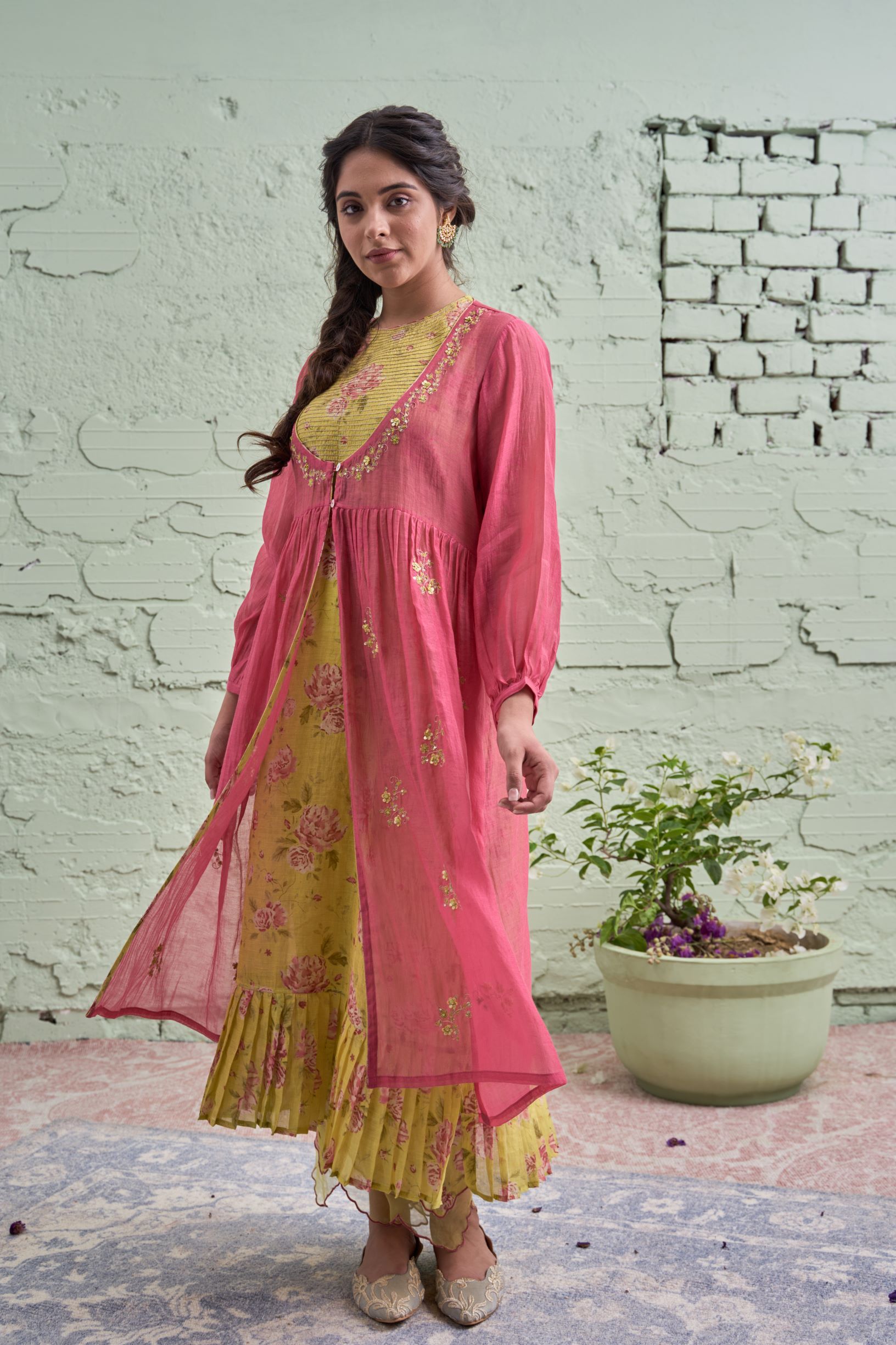 RAKHI- tyohaar ki thali gulabi- set of 4- kurta, pant, dupatta, overlay Naaz By Noor