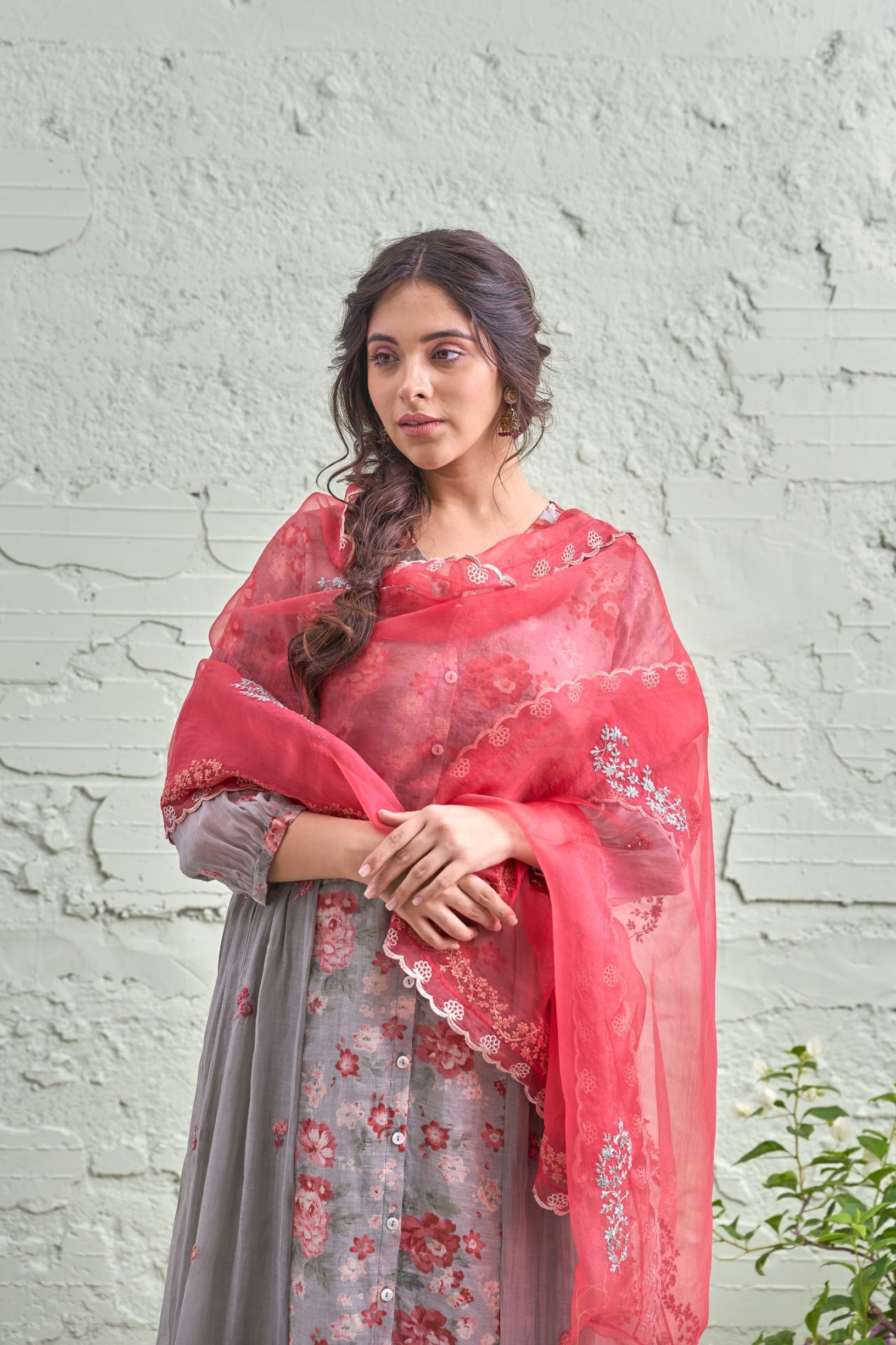 RAKHI- tyohaar ki thali, sleti aur laal- set of 3- kurta, pant & dupatta Naaz By Noor