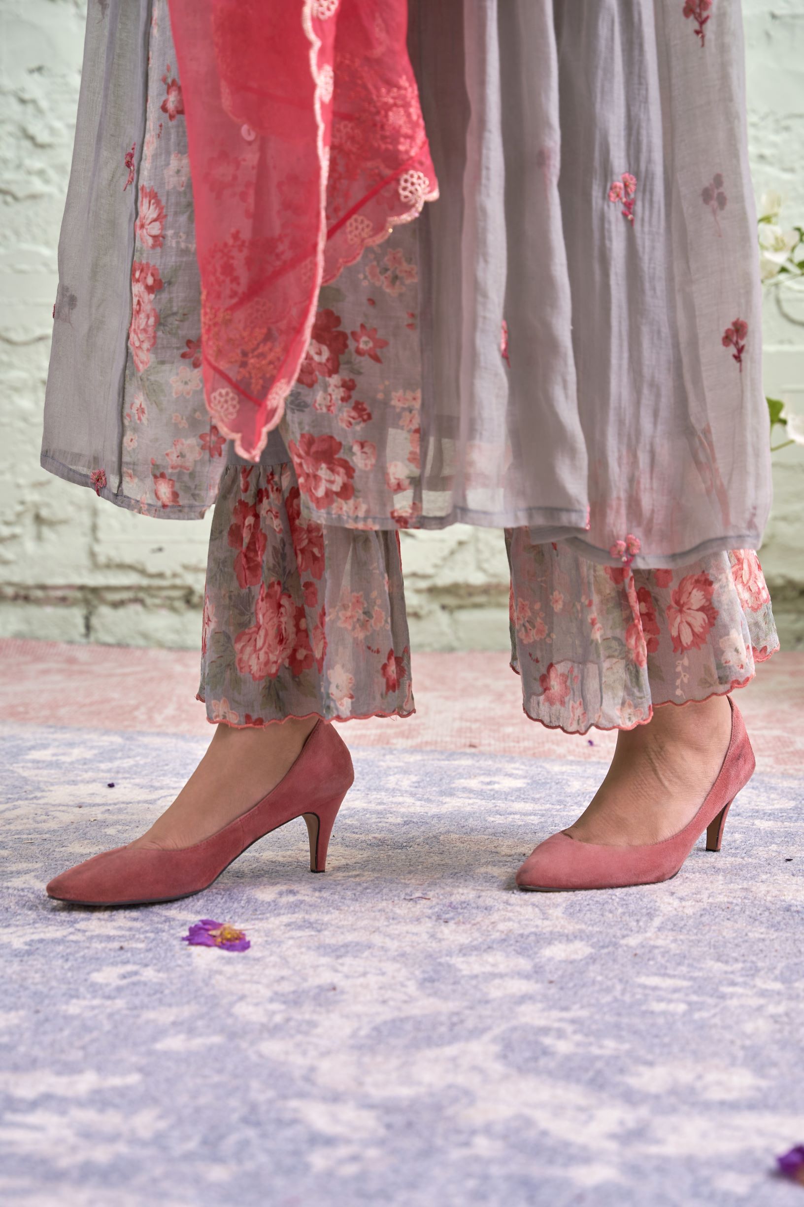 RAKHI- tyohaar ki thali, sleti aur laal- set of 3- kurta, pant & dupatta Naaz By Noor