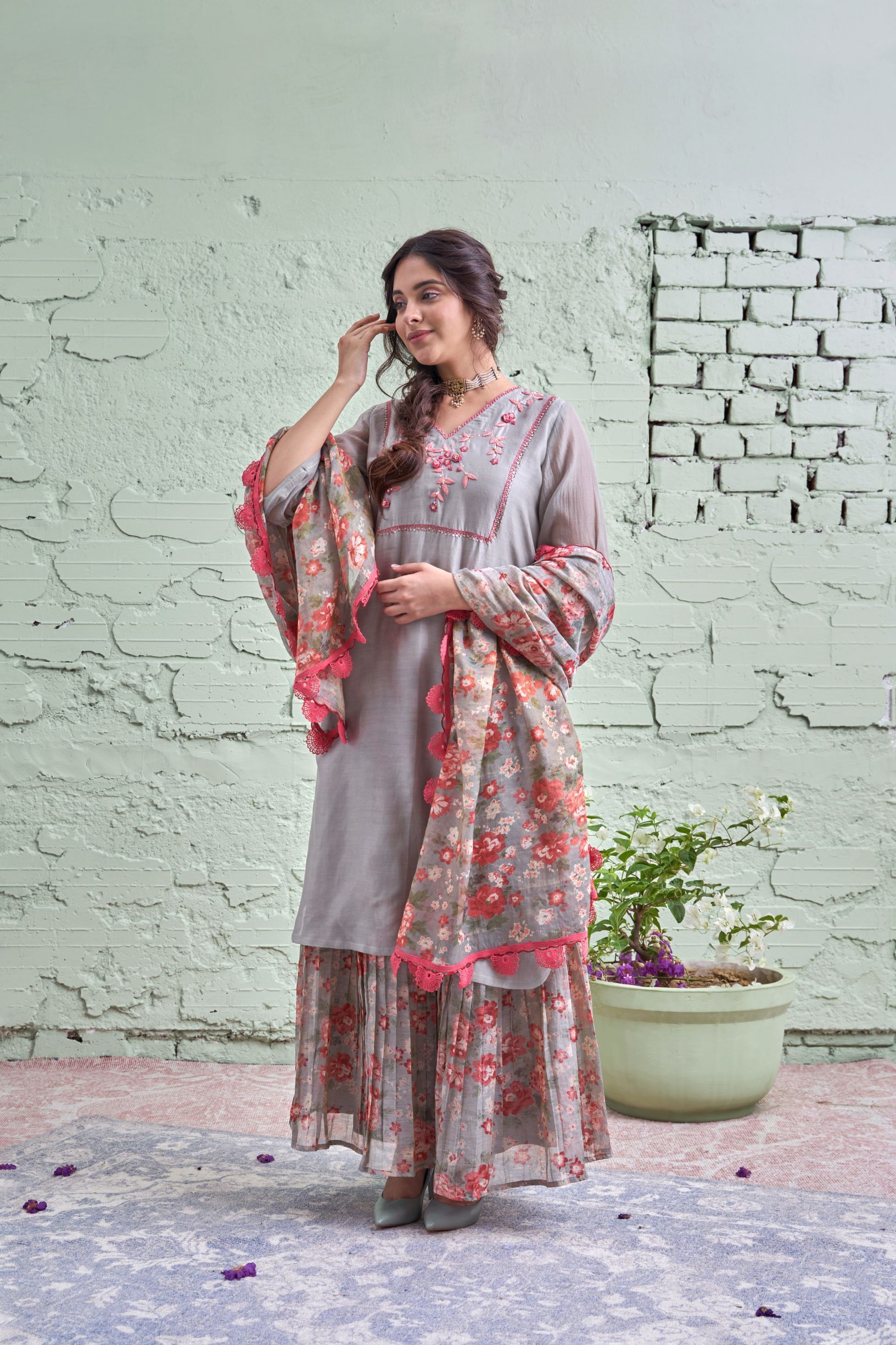RAKHI-tyohaar ki thali sleti- set of 3- kurta, sharara & dupatta Naaz By Noor