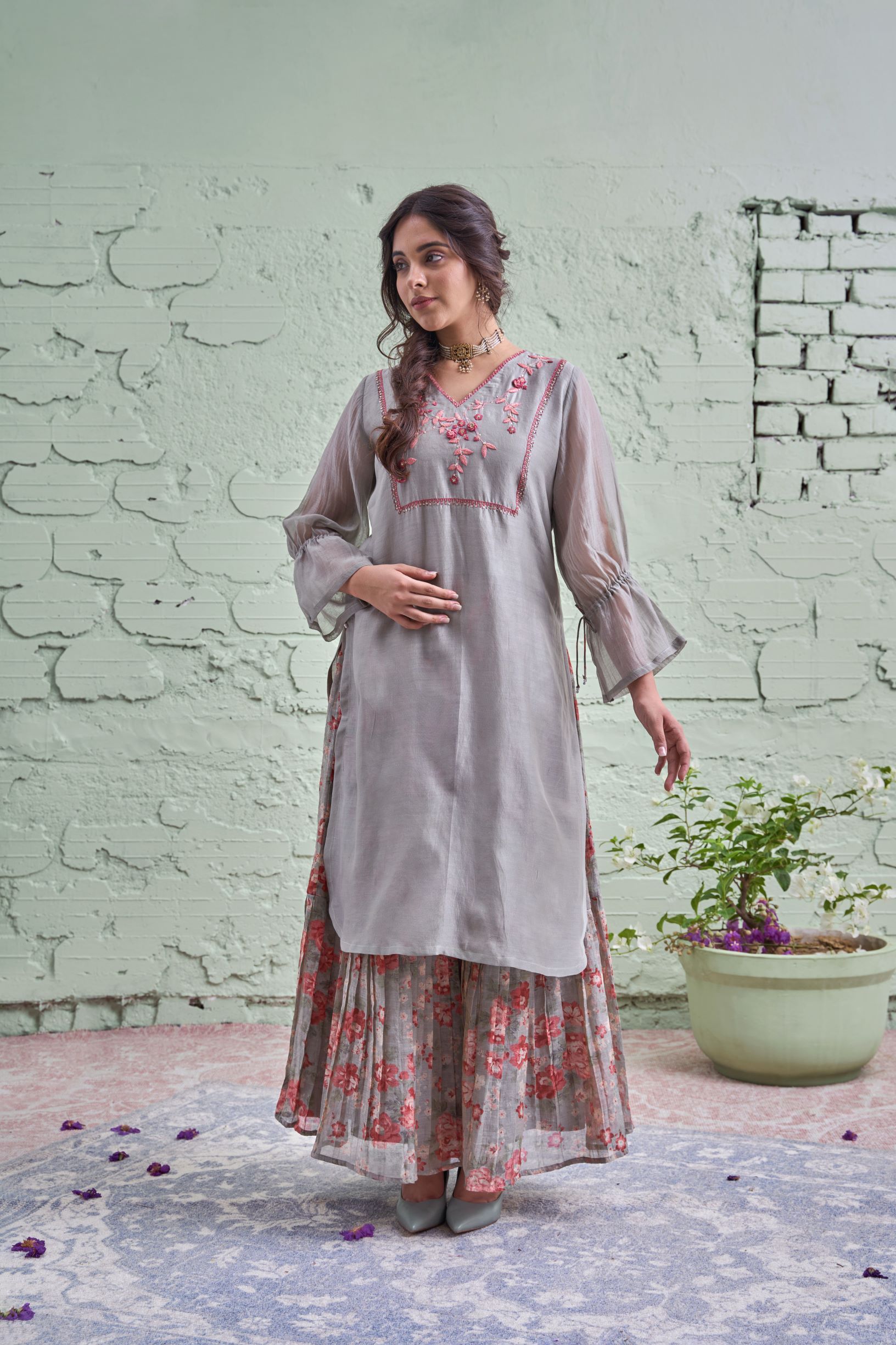 RAKHI-tyohaar ki thali sleti- set of 3- kurta, sharara & dupatta Naaz By Noor