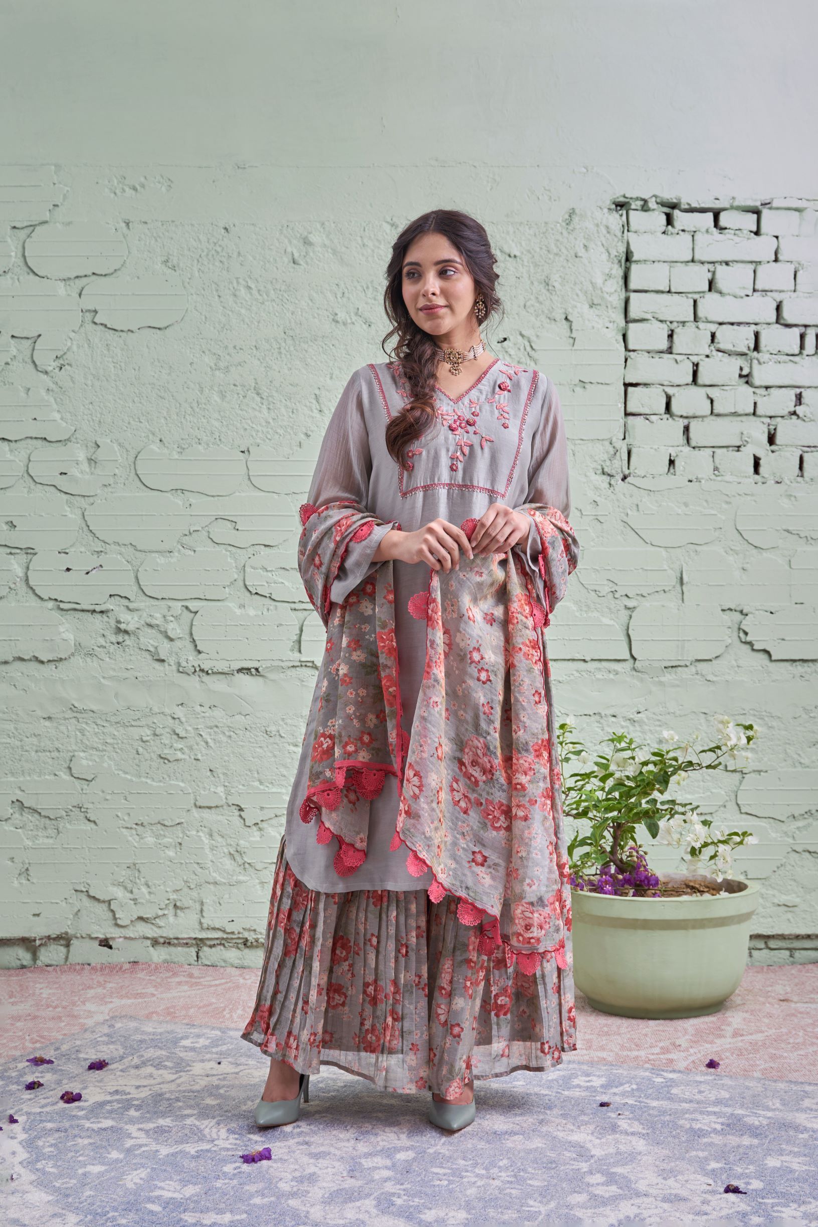 RAKHI-tyohaar ki thali sleti- set of 3- kurta, sharara & dupatta Naaz By Noor