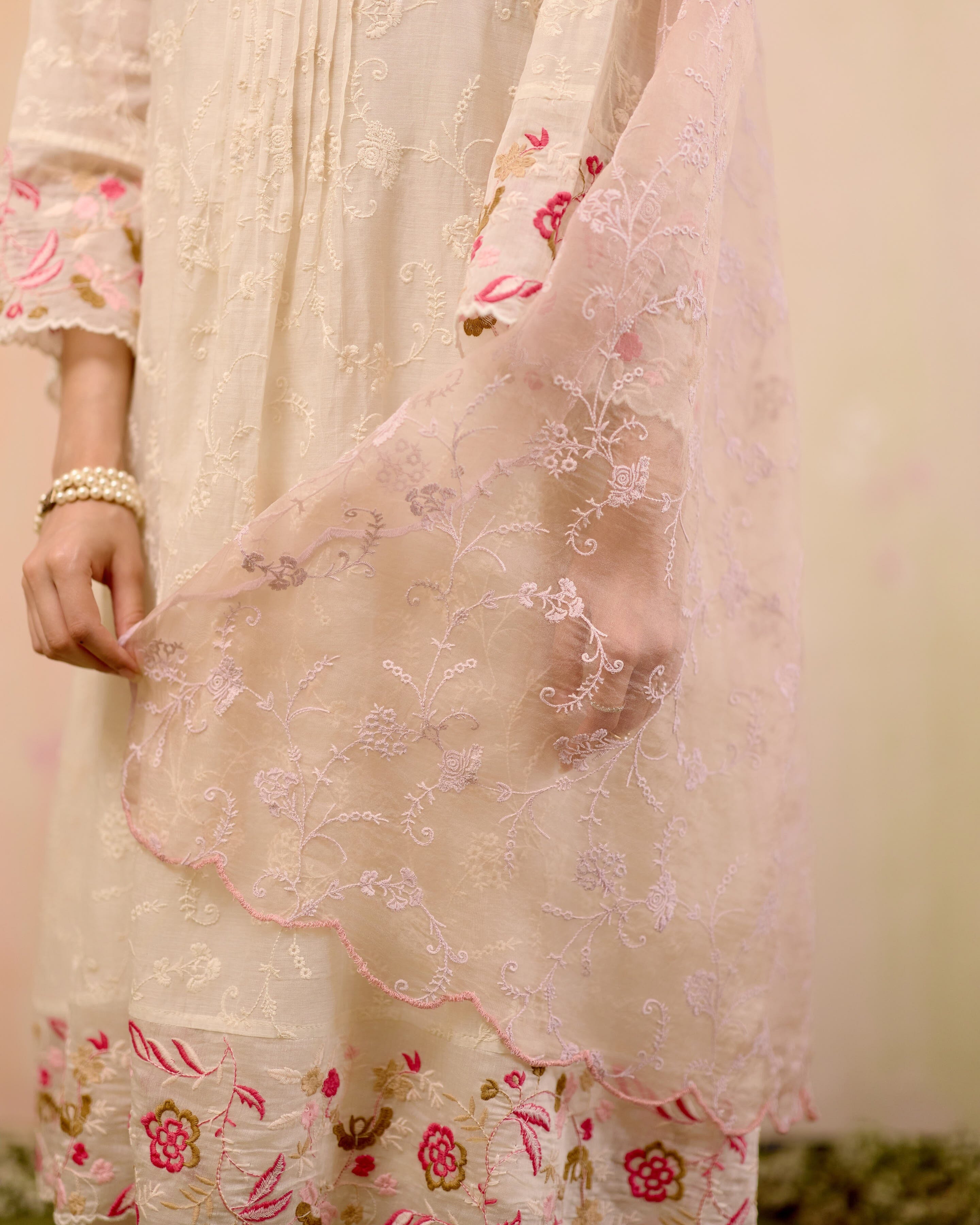 EMBROIDERED WHITE-SET OF 3 ( KURTA, PANT & DUPATTA) Naaz By Noor 