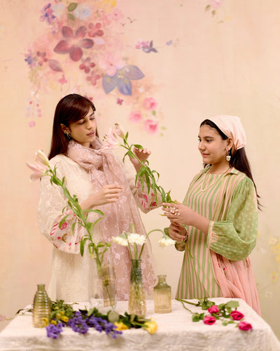 EMBROIDERED WHITE-SET OF 3 ( KURTA, PANT & DUPATTA) Naaz By Noor 