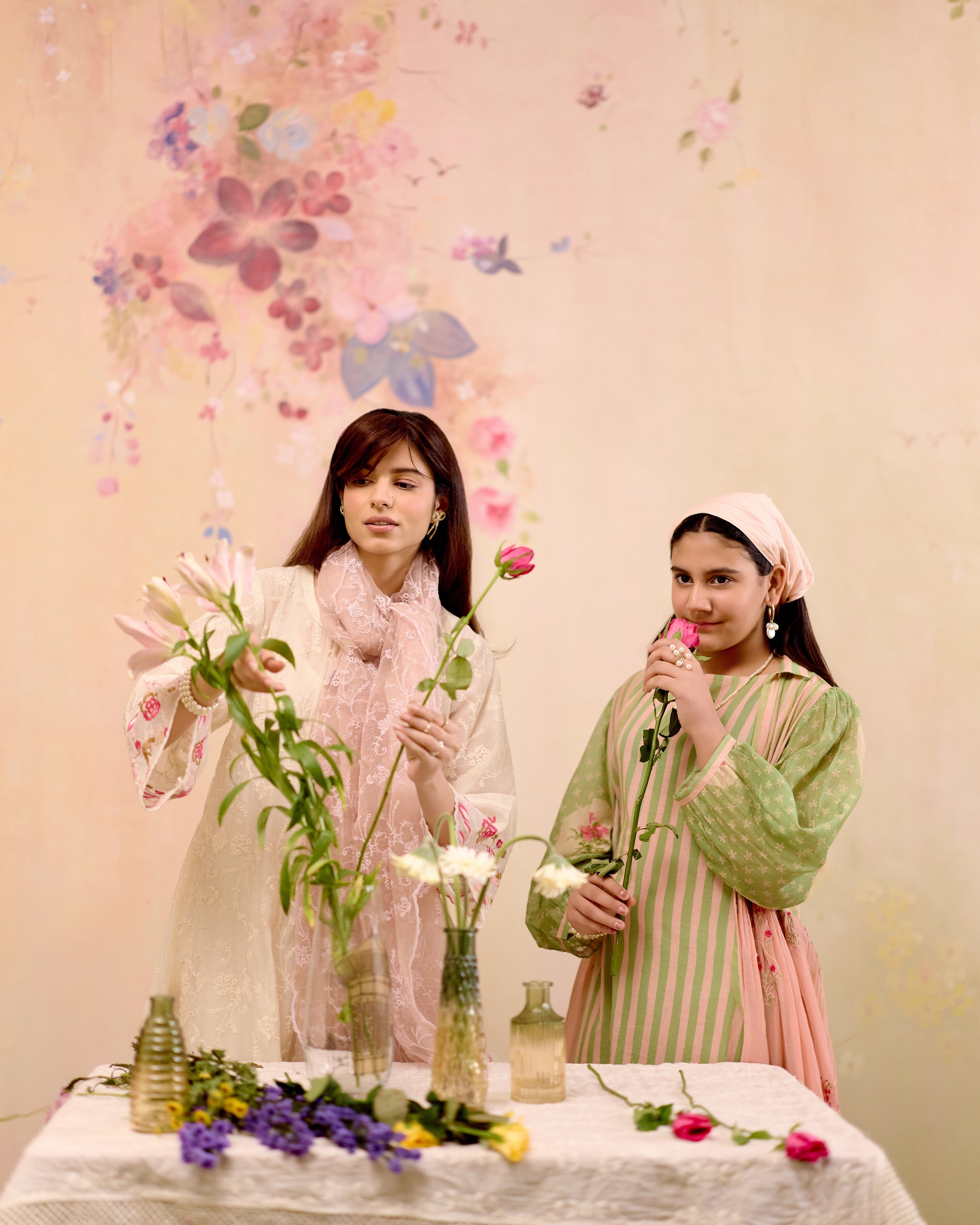 EMBROIDERED WHITE-SET OF 3 ( KURTA, PANT & DUPATTA) Naaz By Noor 