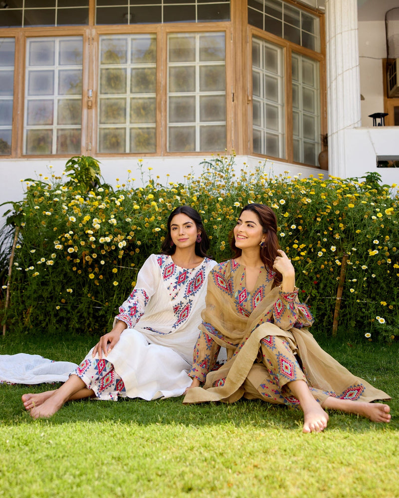 FREE FLOWER CHILD-SET OF 3( KURTA, PANT & DUPATTA) Naaz By Noor 
