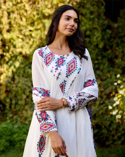 FREE FLOWER CHILD-SET OF 3( KURTA, PANT & DUPATTA) Naaz By Noor 