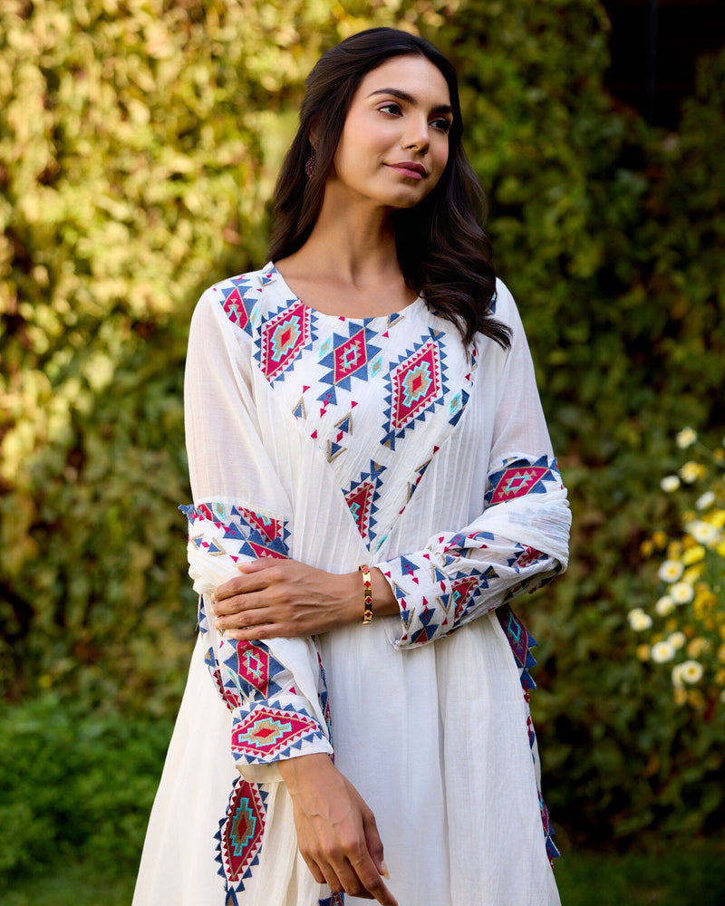FREE FLOWER CHILD-SET OF 3( KURTA, PANT & DUPATTA) Naaz By Noor 