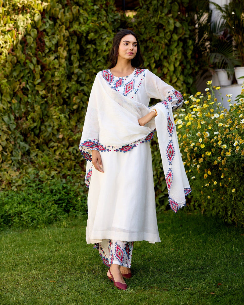 FREE FLOWER CHILD-SET OF 3( KURTA, PANT & DUPATTA) Naaz By Noor 