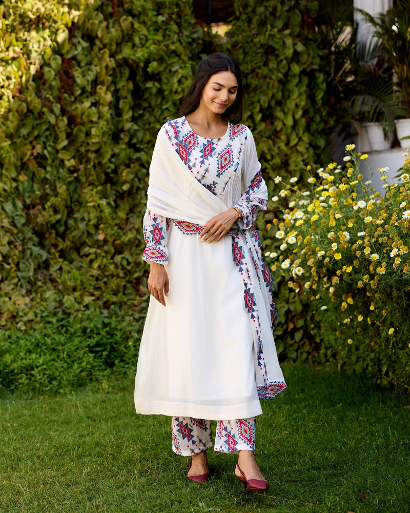 FREE FLOWER CHILD-SET OF 3( KURTA, PANT & DUPATTA) Naaz By Noor 