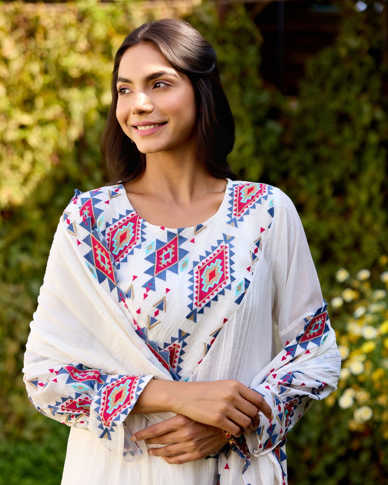 FREE FLOWER CHILD-SET OF 3( KURTA, PANT & DUPATTA) Naaz By Noor 