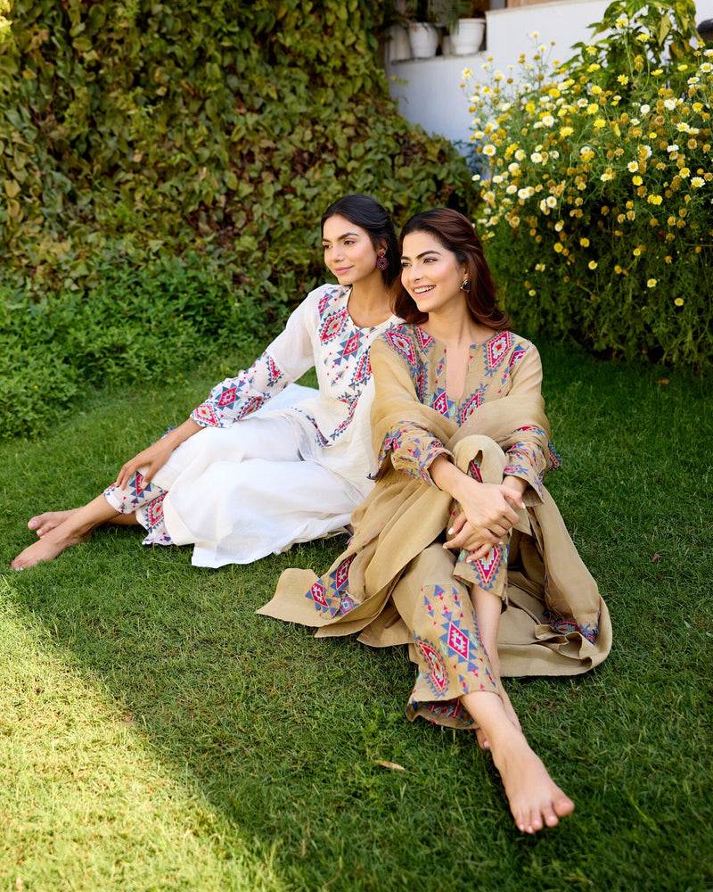 FREE FLOWER CHILD-SET OF 3( KURTA, PANT & DUPATTA) Naaz By Noor 