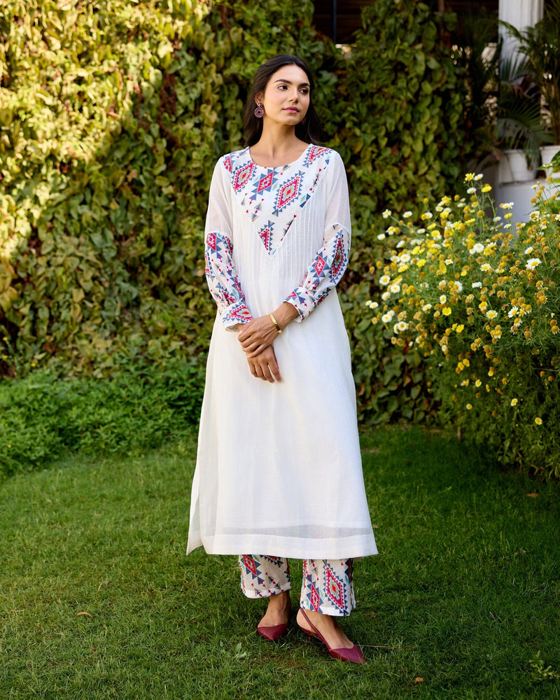 FREE FLOWER CHILD-SET OF 3( KURTA, PANT & DUPATTA) Naaz By Noor 