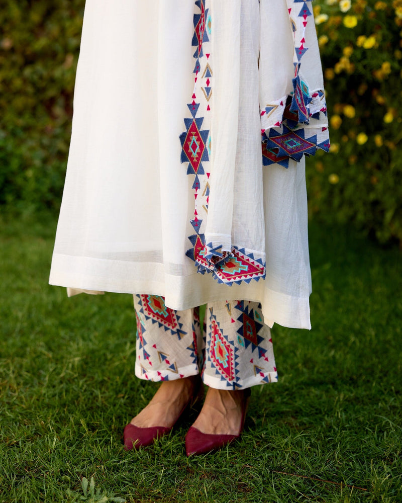 FREE FLOWER CHILD-SET OF 3( KURTA, PANT & DUPATTA) Naaz By Noor 