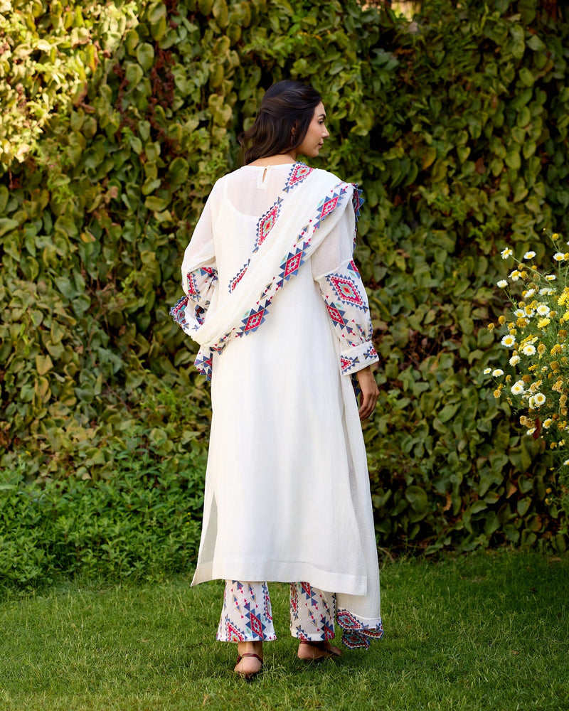 FREE FLOWER CHILD-SET OF 3( KURTA, PANT & DUPATTA) Naaz By Noor 