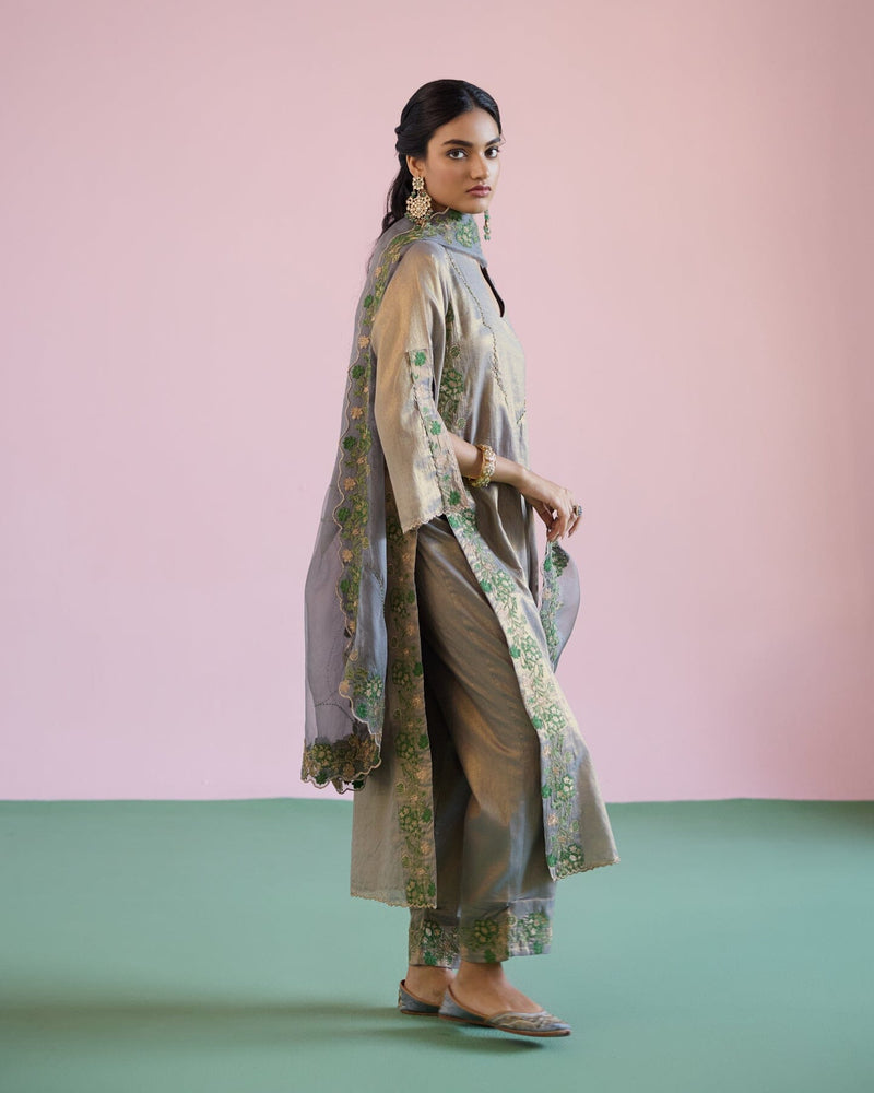 JOR BAAGH LIVID- SET OF 3 ( kurta,pant & dupatta) Naaz By Noor 