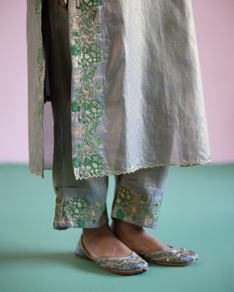 JOR BAAGH LIVID- SET OF 3 ( kurta,pant & dupatta) Naaz By Noor 