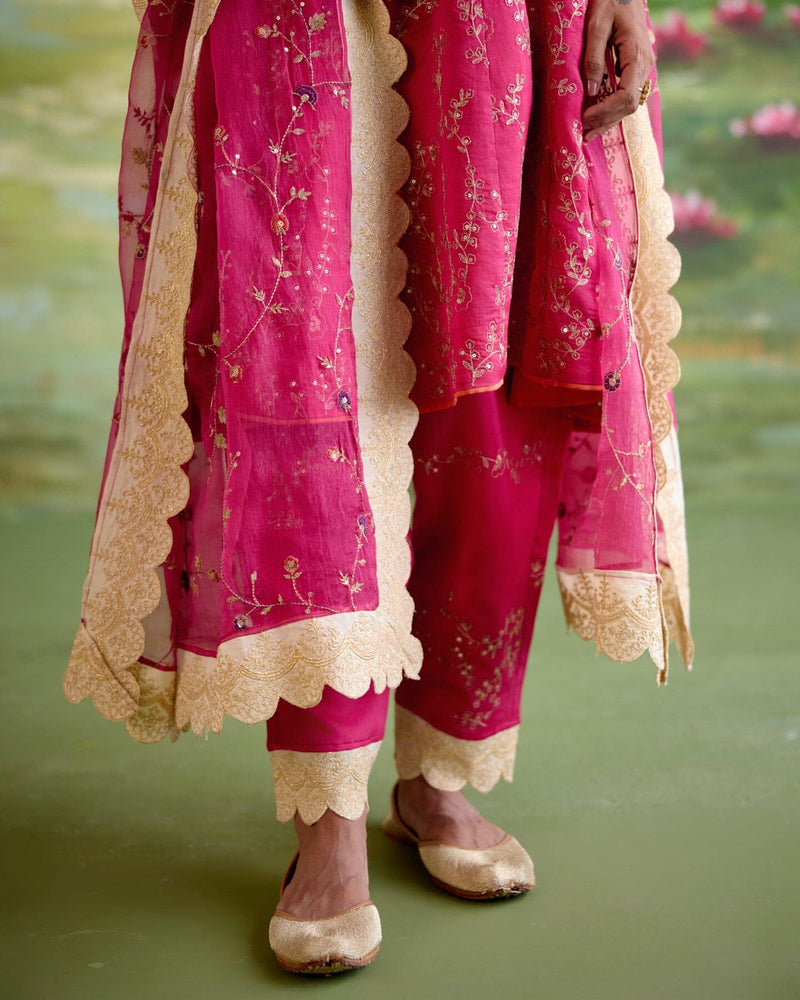 JOR BAAGH RANI PINK- SET OF 3( kurta, pant & dupatta) Naaz By Noor 