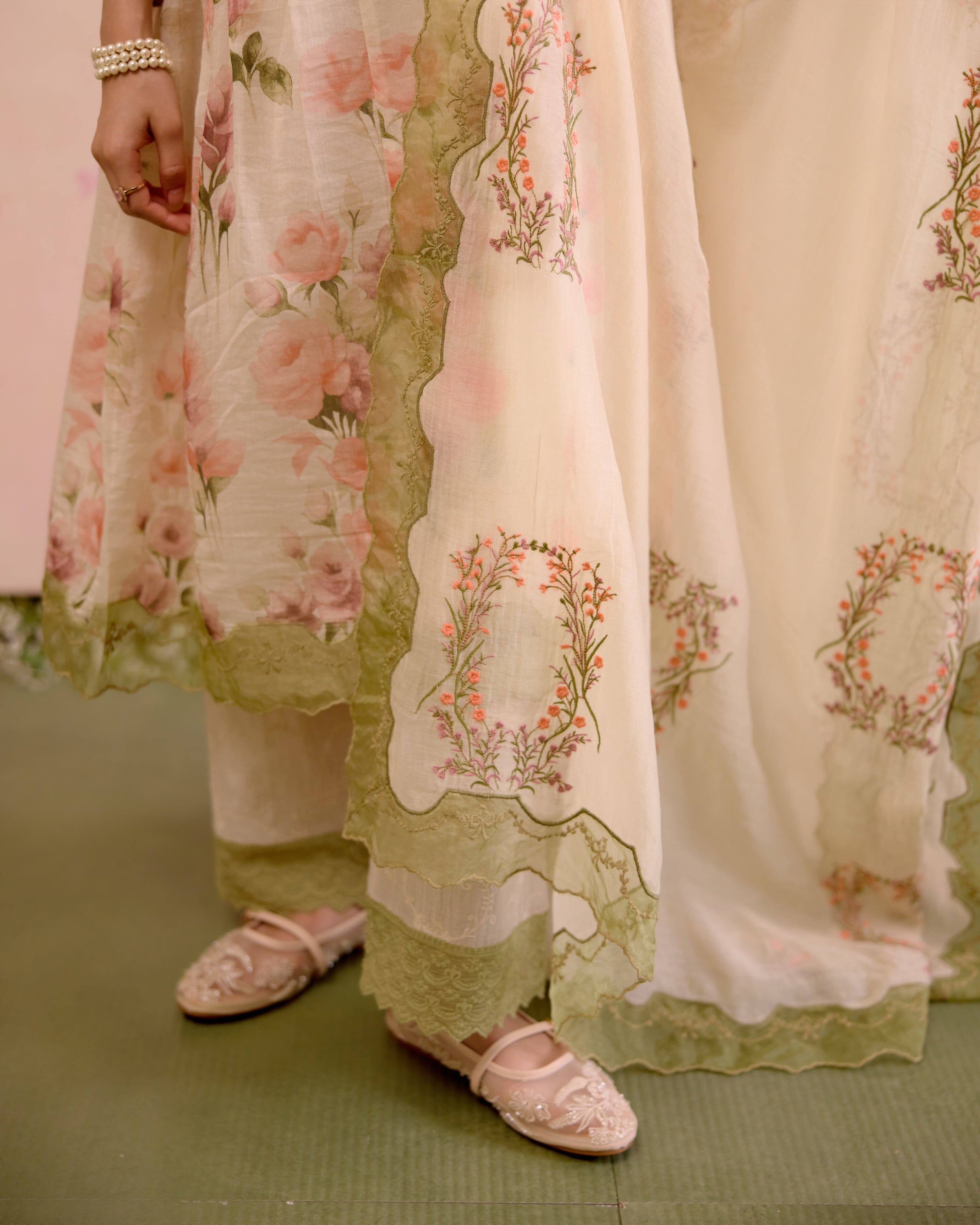 PRINTED SUMMER FLORAL-SET OF 3 ( KURTA, PANT & DUPATTA) Naaz By Noor 