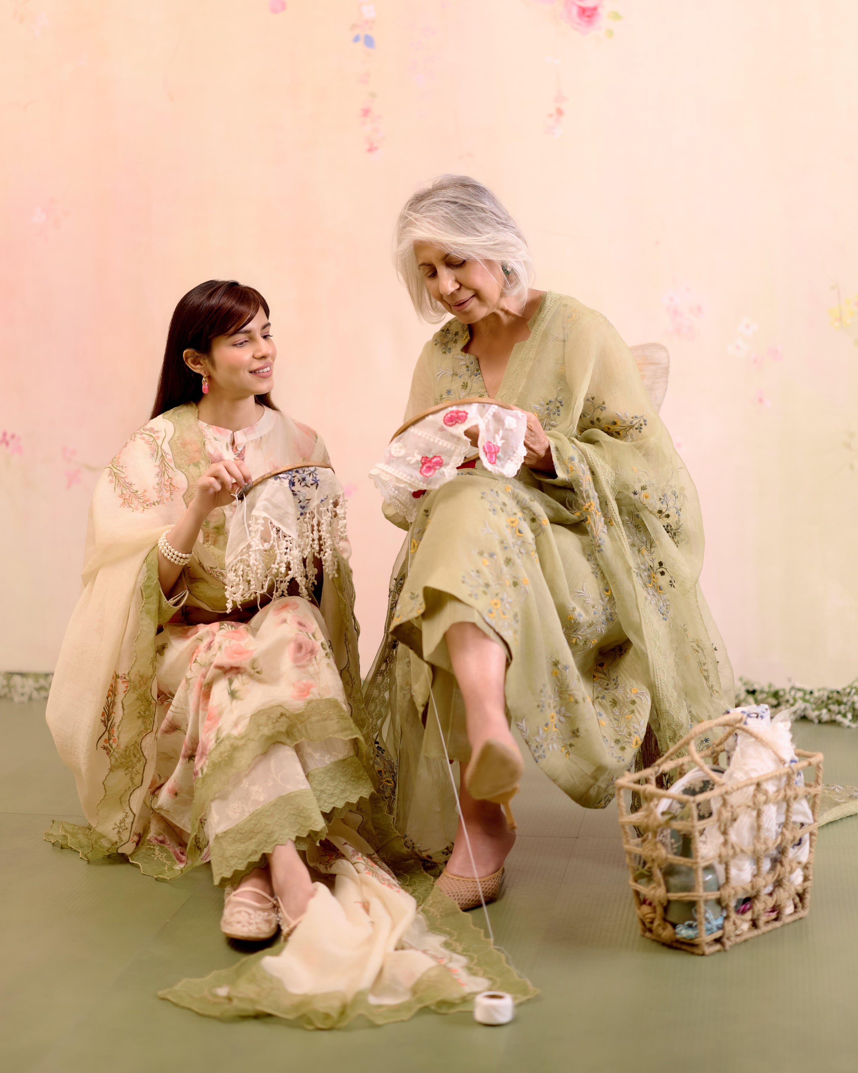PRINTED SUMMER FLORAL-SET OF 3 ( KURTA, PANT & DUPATTA) Naaz By Noor 