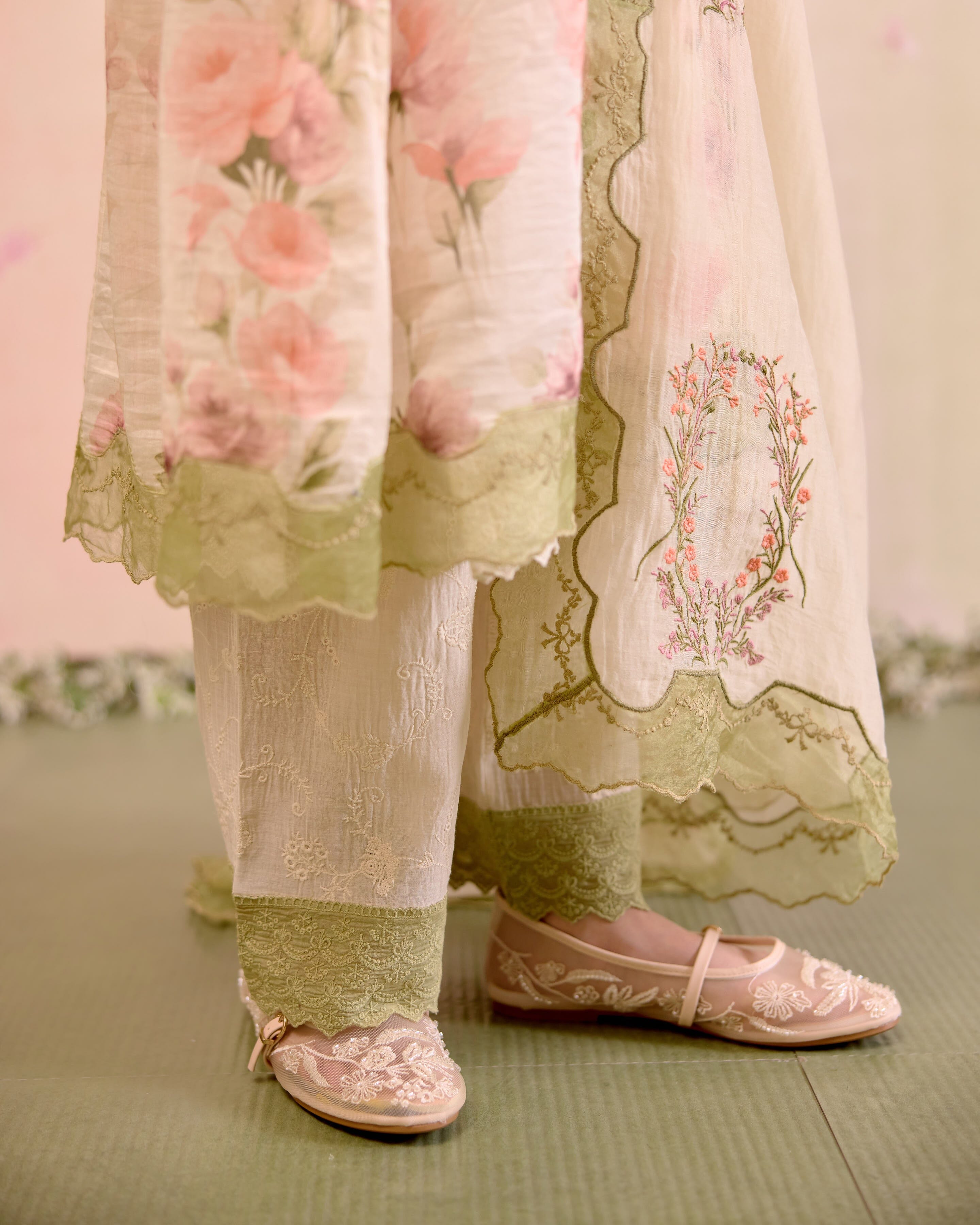 PRINTED SUMMER FLORAL-SET OF 3 ( KURTA, PANT & DUPATTA) Naaz By Noor 