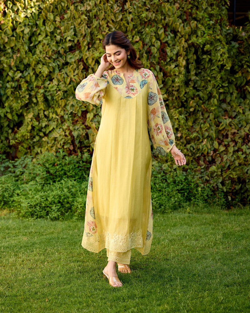 ROAMING FLOWER CHILD- SET OF 3( KURTA,PANT & DUPATTA) Naaz By Noor 