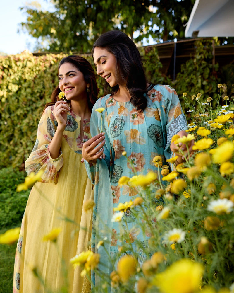 ROAMING FLOWER CHILD- SET OF 3( KURTA,PANT & DUPATTA) Naaz By Noor 