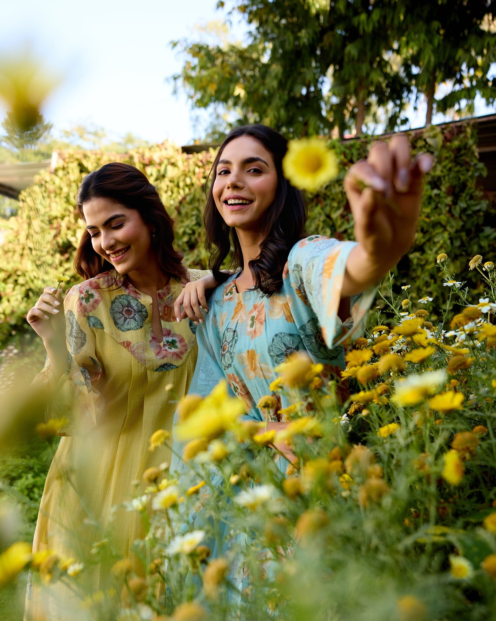 ROAMING FLOWER CHILD- SET OF 3( KURTA,PANT & DUPATTA) Naaz By Noor 