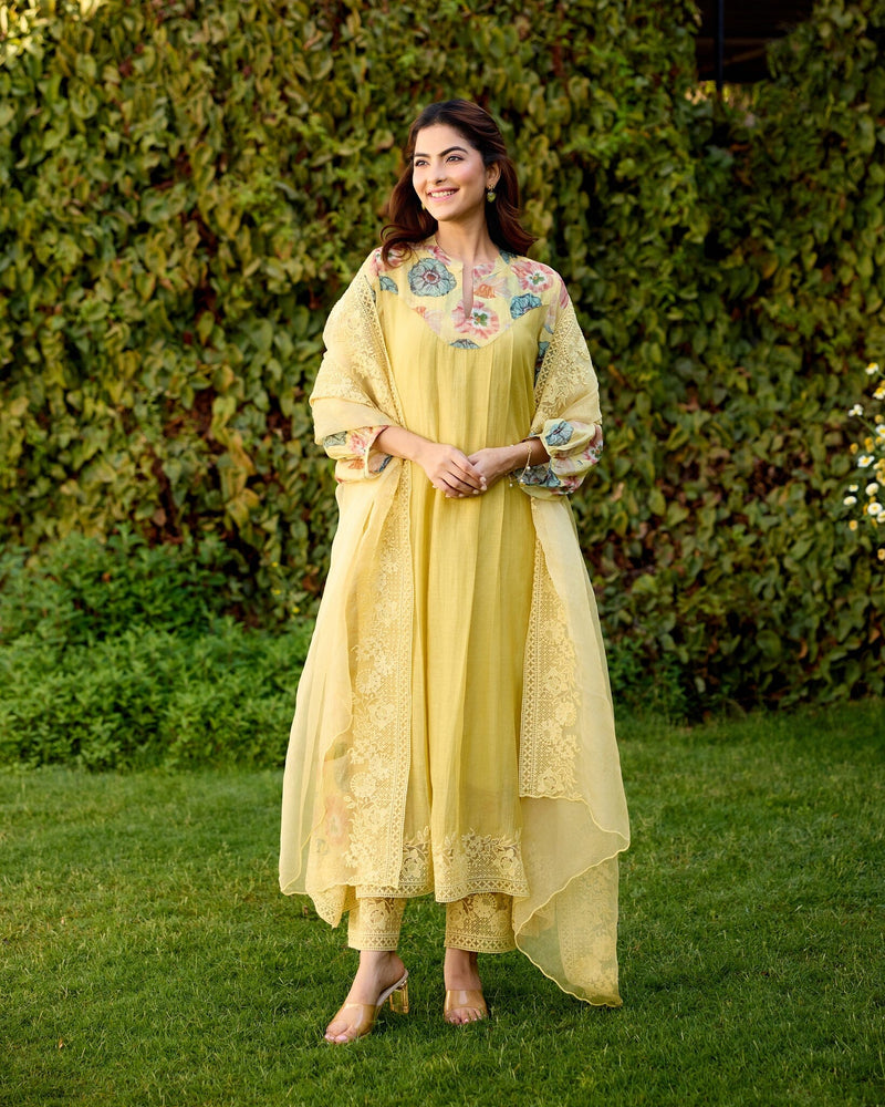 ROAMING FLOWER CHILD- SET OF 3( KURTA,PANT & DUPATTA) Naaz By Noor 