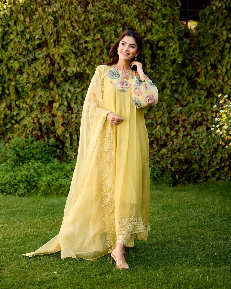 ROAMING FLOWER CHILD- SET OF 3( KURTA,PANT & DUPATTA) Naaz By Noor 