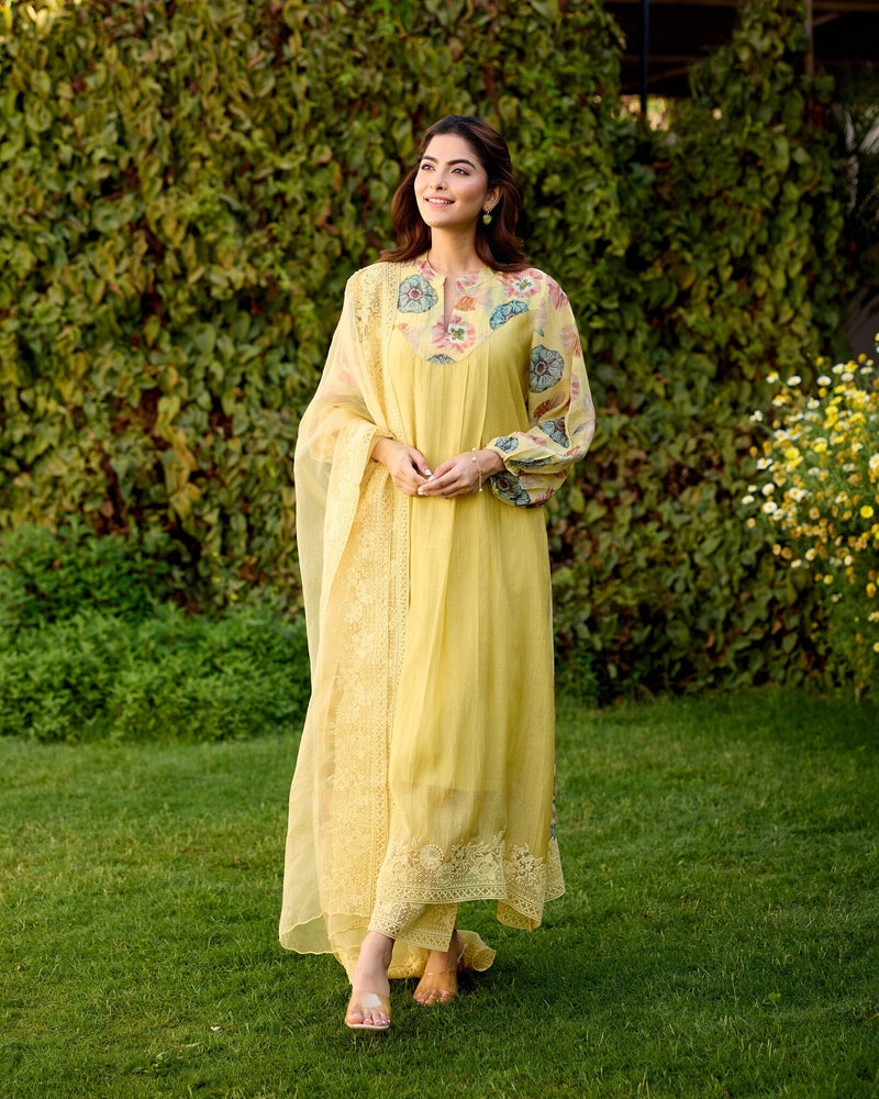ROAMING FLOWER CHILD- SET OF 3( KURTA,PANT & DUPATTA) Naaz By Noor 