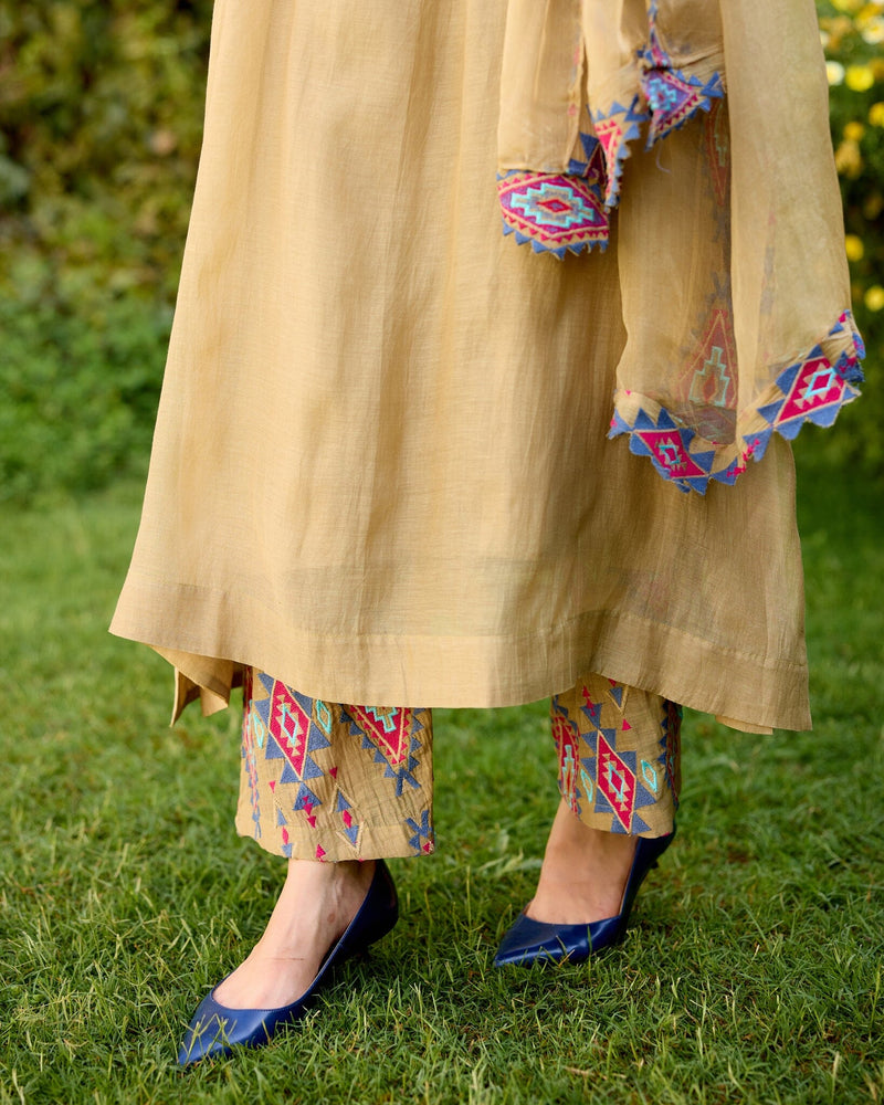 SPIRITED FLOWER CHILD- SET OF 3( KURTA,PANT & DUPATTA) Naaz By Noor 