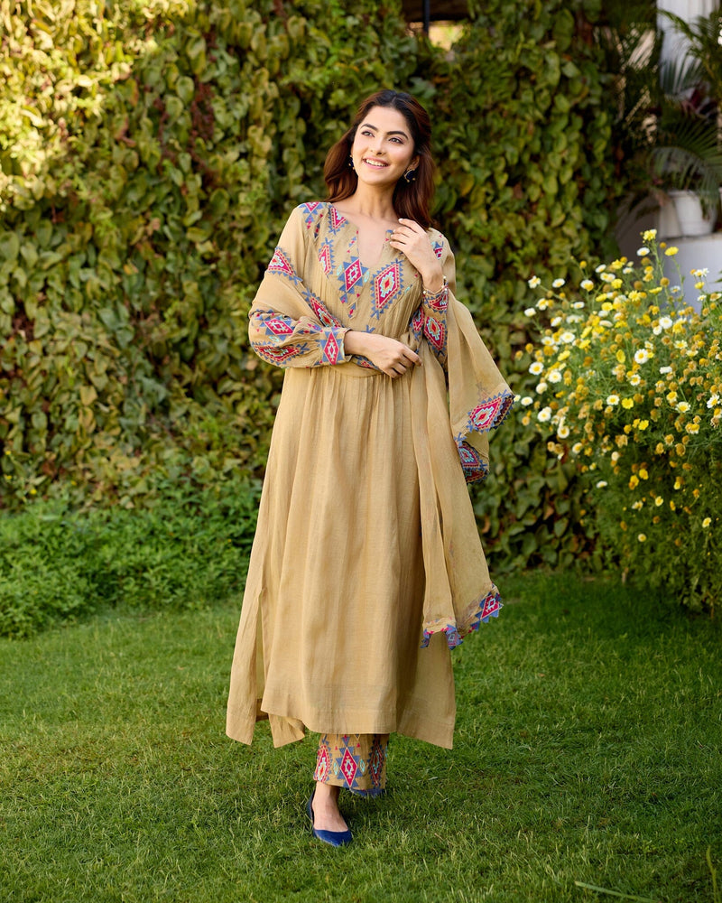 SPIRITED FLOWER CHILD- SET OF 3( KURTA,PANT & DUPATTA) Naaz By Noor 